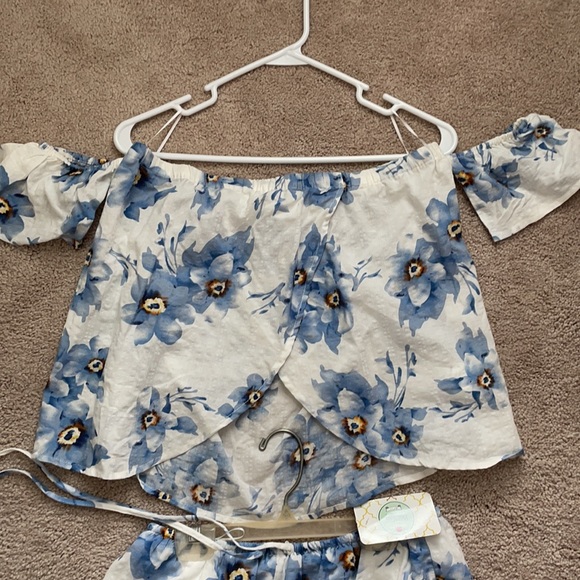 Boutique Two piece set - Picture 3 of 4